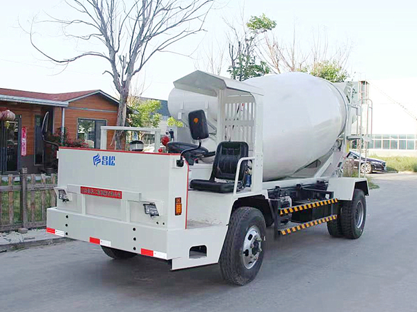 礦用混凝土攪拌罐車(chē)